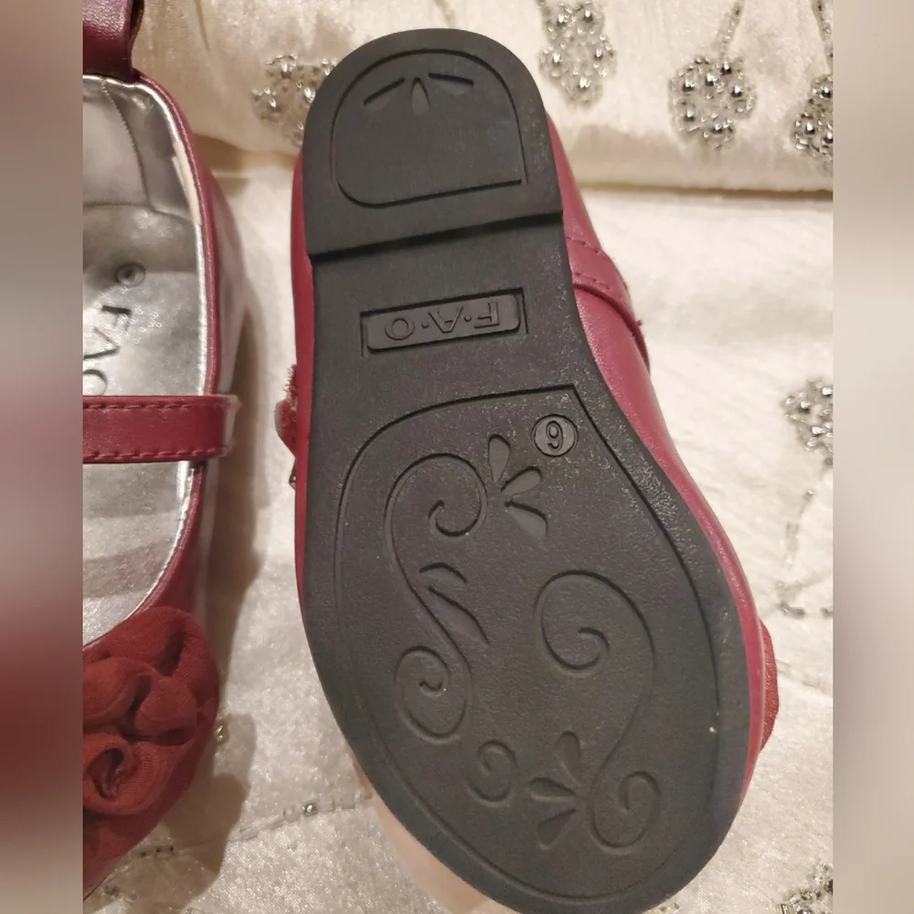FAO baby burgandy dress shoes with floral embellishments Size 6